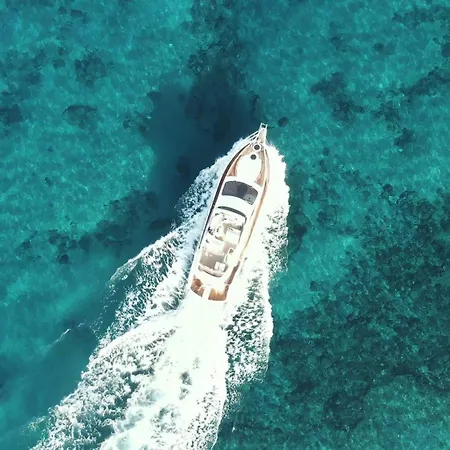Lanzarote Yacht *