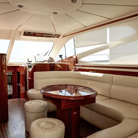 Lanzarote Yacht *